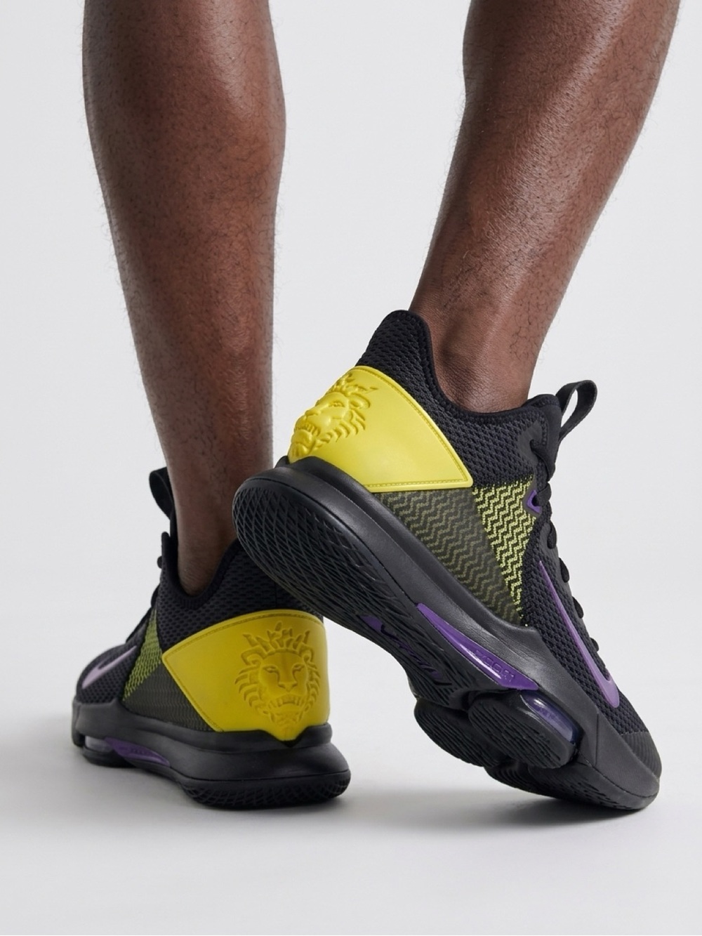 Nike LeBron Witness 4 Shoes Basketball Black Opti Yellow Mens Size 9 Lion Heel